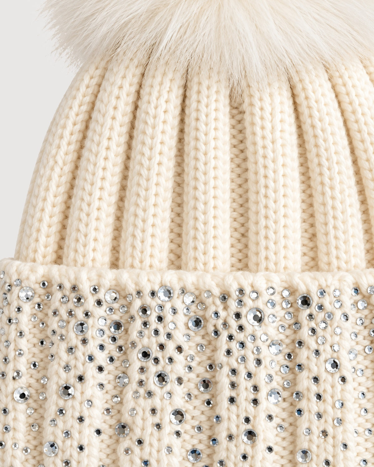 REGINA | berretto in lana con Swarovski e pom pom in pelliccia