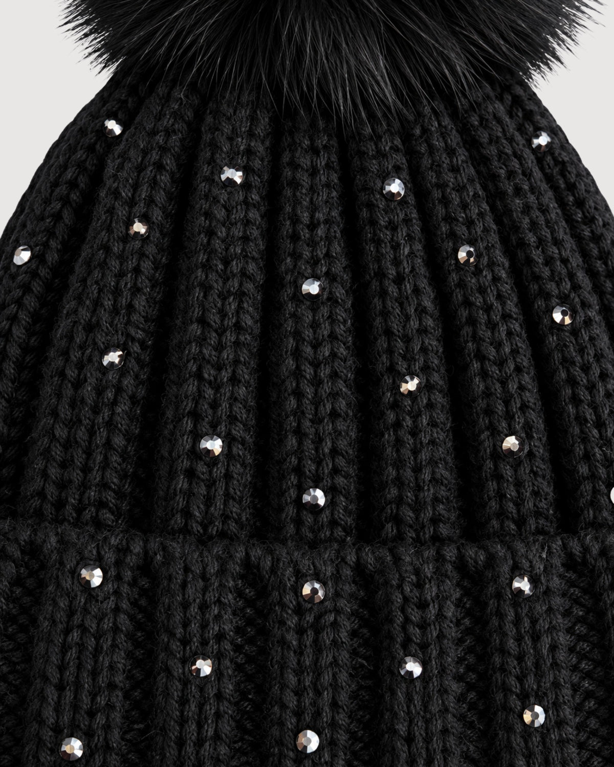 REGINA | berretto in lana con Swarovski e pom pom in pelliccia